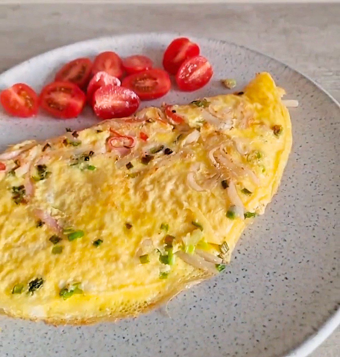 Omletas su krabų lazdelėmis