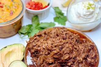 Tacos su plėšyta jautiena ir mangų salsa