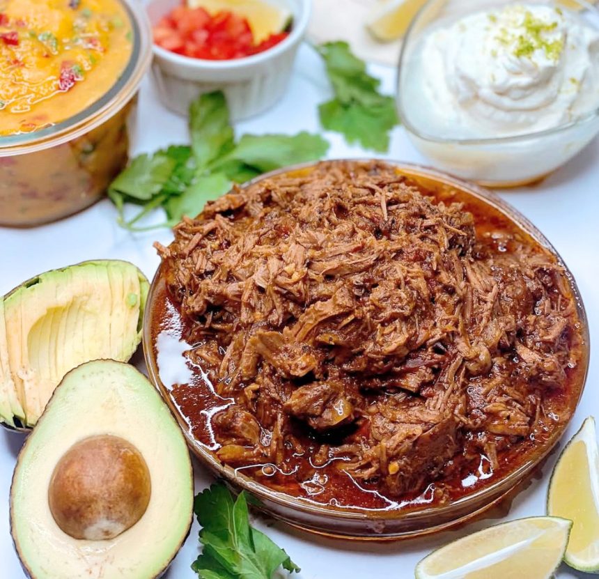 Tacos su plėšyta jautiena ir mangų salsa