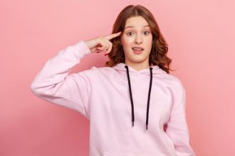 6 kvailiausiai besielgentys zodiako ženklai.