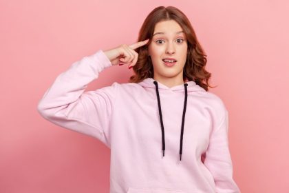 6 kvailiausiai besielgentys zodiako ženklai.