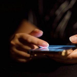 7 įpročiai, kurie kenkia sveikatai. Ištisinis naršymas telefone