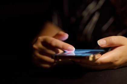 7 įpročiai, kurie kenkia sveikatai. Ištisinis naršymas telefone