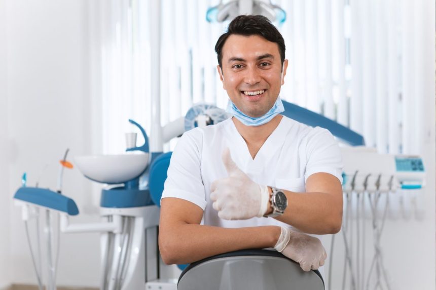 7 įpročiai, kurių vengia odontologai – išsaugokite sveiką ir baltą šypseną