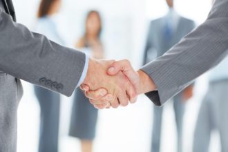 7 smulkūs įpročiai nepadėsiantys užmegzti gerų santykių