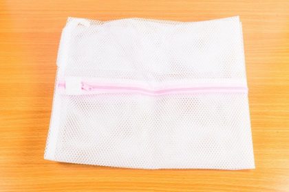 8 drabužiai, kuriuos visada turėtumėte skalbti skalbimo maišelyje