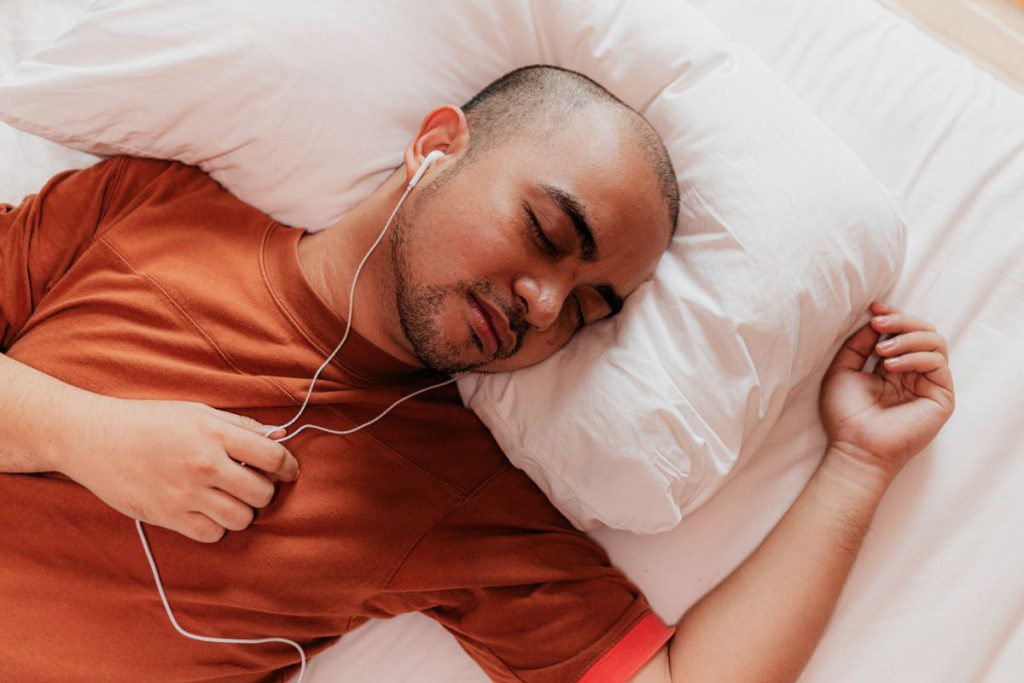 Ar muzika gali gydyti? Pasak mokslininkų, šie dažniai išties veikia mūsų organizmą ir miego kokybę