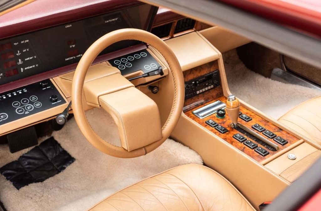 Aston Martin Lagonda automobilio interjeras. Šaltinis: rarehistoricalphotos.com
