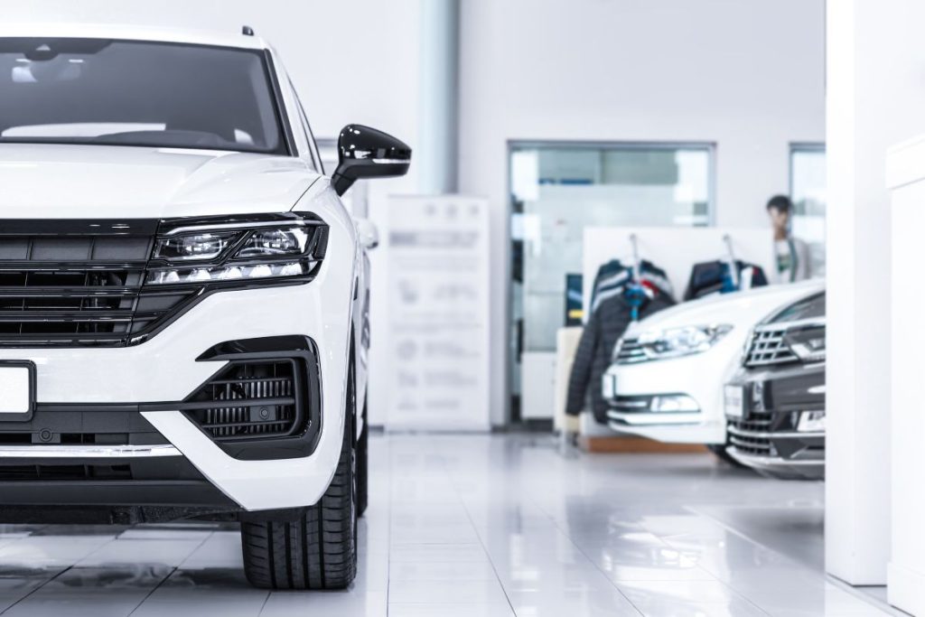 BMW pelno griūtis: Kinijos iššūkiai ir JAV muitai smogia Vokietijos automobilių gigantui. Vokietijos automobiliu gamintojai pajuto spaudima