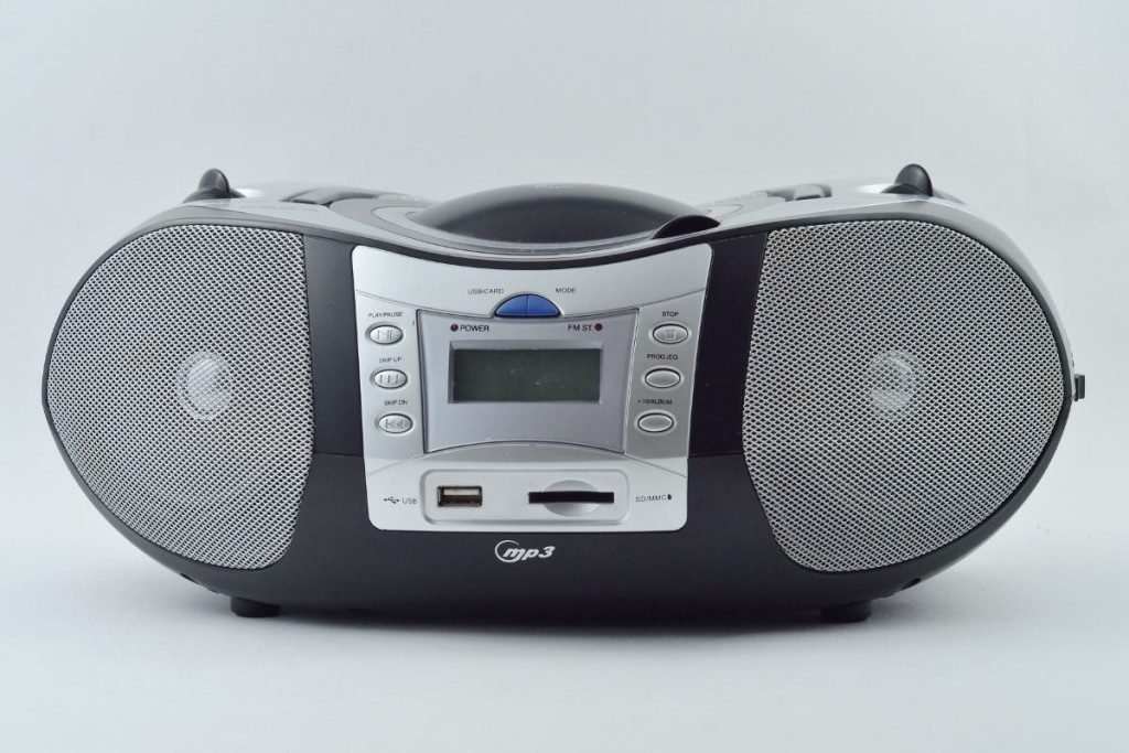 Dingo elektra? Pasiruoškite tokiems netikėtumams iš anksto su šiais daiktais. Su baterijomis veikiantis radio imtuvas