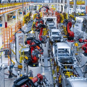 Europa stabdo pati save: automobilių pramonė skęsta žaliosios transformacijos pinklėse
