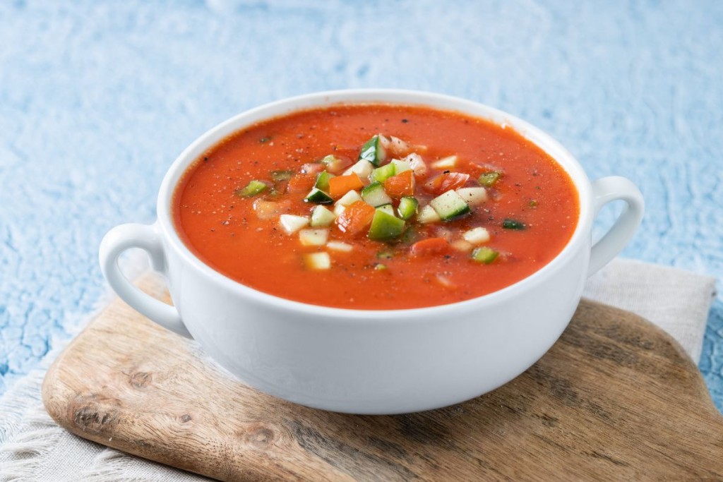 Pomidorų sultys. Gazpacho sriuba su pomidorų sultimis