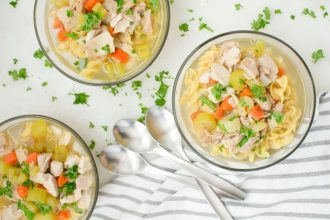 Greitai paruošiama vištienos ir makaronų sriuba