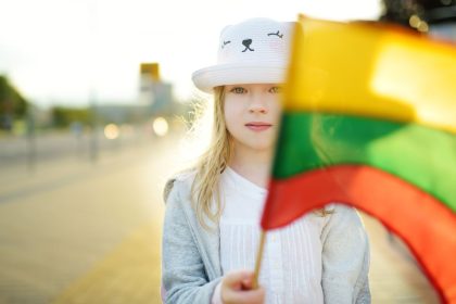 Gyveni Lietuvoje - kalbėk lietuviškai. Kodėl daugiau nebegalime nuolaidžiauti nemokantiems kalbos