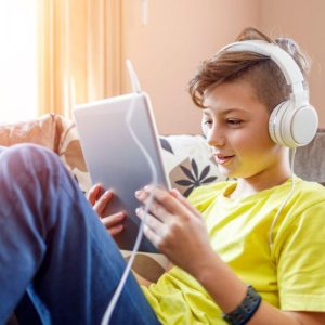 Kaip apsaugoti savo vaikus nuo gyvybei pavojingų žaidimų ir iššūkių plintančių internete?