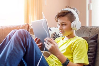 Kaip apsaugoti savo vaikus nuo gyvybei pavojingų žaidimų ir iššūkių plintančių internete?