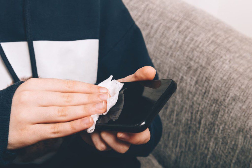 Kaip dažnai reikia valyti skirtingų įrenginių ekranus? Mobilaus telefono valymas