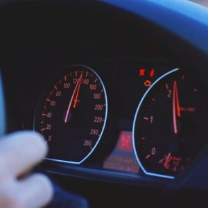 Kaip išvengti rūpesčių, susidūrus su automobilio ridos klastotojais? Patarimas