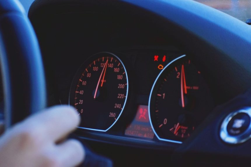 Kaip išvengti rūpesčių, susidūrus su automobilio ridos klastotojais? Patarimas