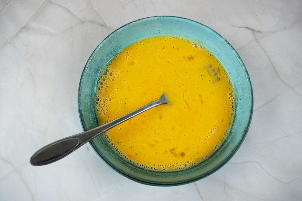 Karšti sumuštiniai su pesto padažu. Išplakta