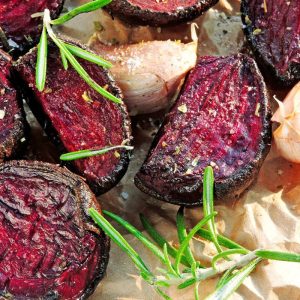 Kepti burokėliai su česnakais pagal Jamie Oliver