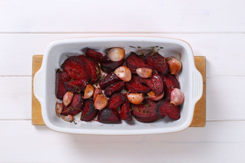 Kepti burokėliai su česnakais pagal Jamie Oliver. Garnyras ir užkandis