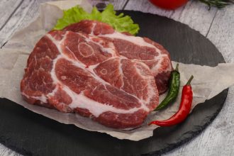 Kiaulienos sprandinė: kaip gaminti, kad būtų sultinga ir tirptų burnoje?