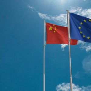 Kodėl Europa leidžia Kinijai diktuoti sąlygas? Ir kuo tai gali baigtis?