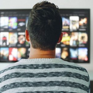 Kokią žalą vaikams ir suaugusiems daro reklamos?