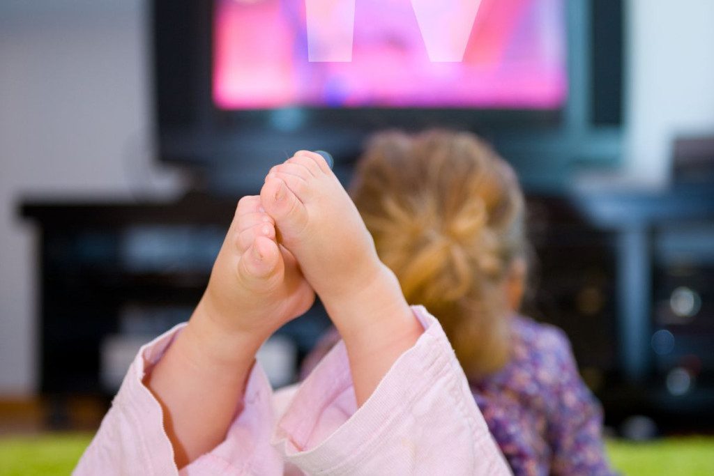 Kokią žalą vaikams ir suaugusiems daro reklamos? Vaikų pažeidžiamumas