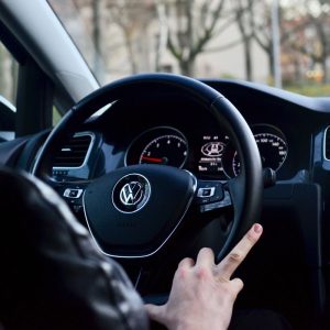 Kokiais atvejais su automobiliu geriau nevažiuoti?