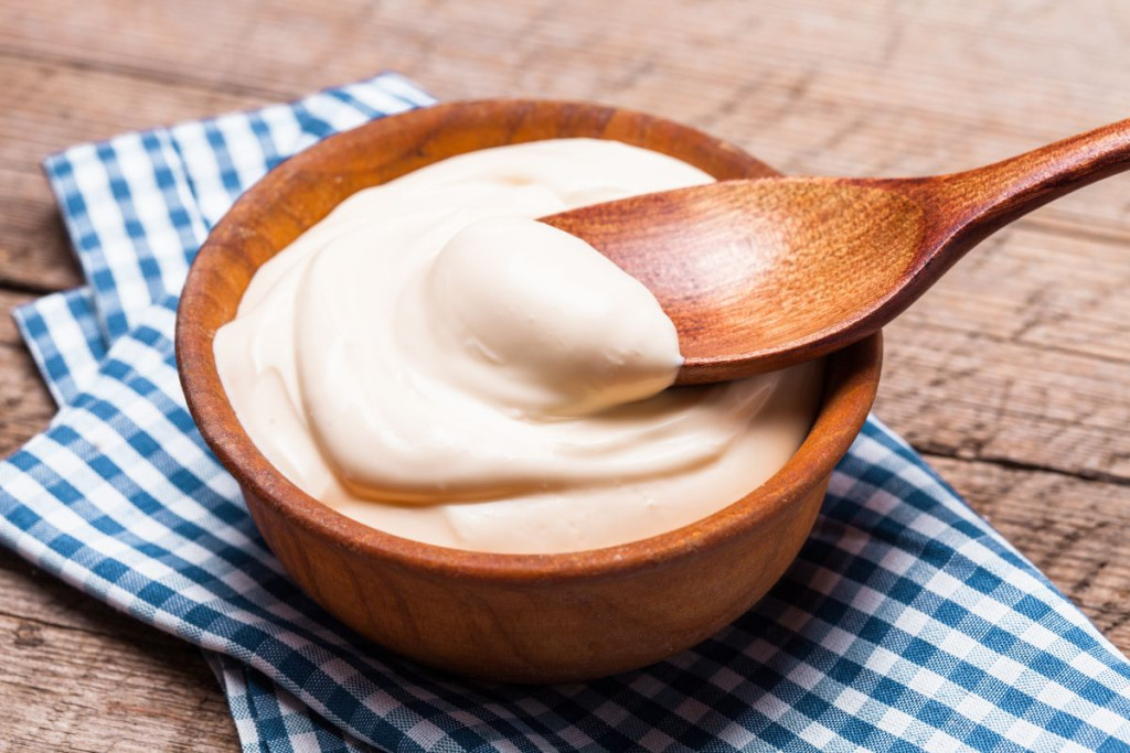 Koks ingredientas pavojingiausias: Majonezas, aliejus ar grietinė? Grietinės nauda ir pavojus