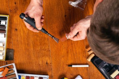 Medinės grindys ir specialistų patarimai kaip jas pataisyti
