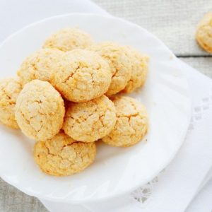 Migdoliniai sausainiai su avietėmis
