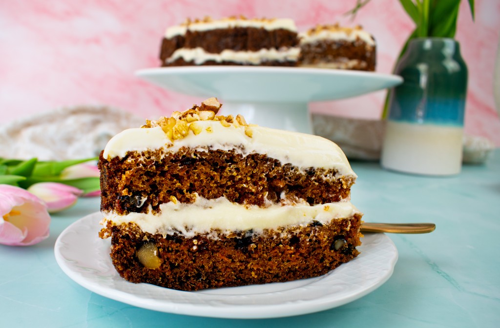 Morkų tortas su kreminio sūrio kremu. Pjūvis