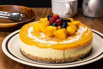Nekeptas mangų sūrio tortas