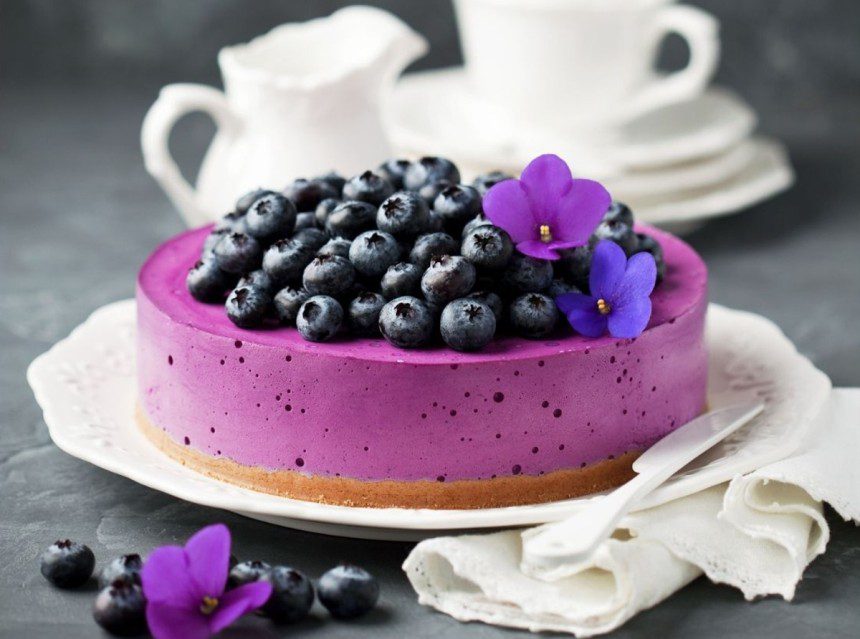 Nekeptas mėlynių sūrio tortas