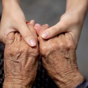 Nuolatinis žmonijos senėjimas: kokios problemos laukia pasaulio?