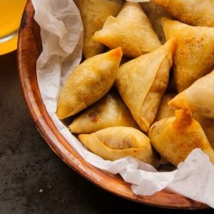 Orkaitėje keptos samosos su kalakutiena ir lęšiais