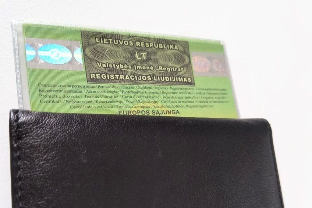 Pamiršote automobilio registracijos liudijimą? Štai ką iš tikrųjų gali (ir negali) padaryti policija