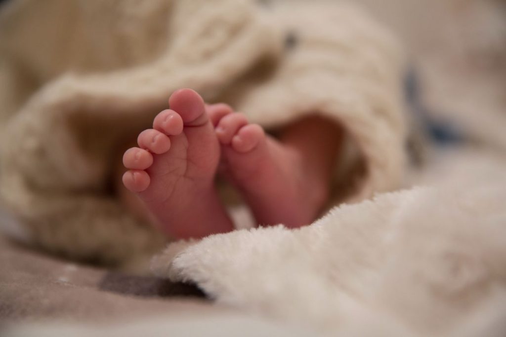 Pas kaimynus gimstamumas prastėja žaibiškai. Kokie skaičiai vyrauja Lietuvoje? Kodėl mažėja gimstamumas?