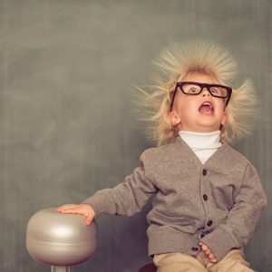 Pastoviai elektrinasi plaukai? Įdomios mokslo įžvalgos