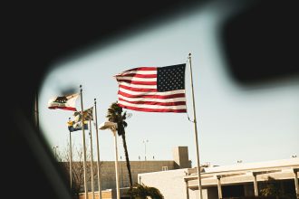Pentagonas kiša pagalius Ukrainai į ratus: kodėl Elbridge'o Colby sprendimai pykdo