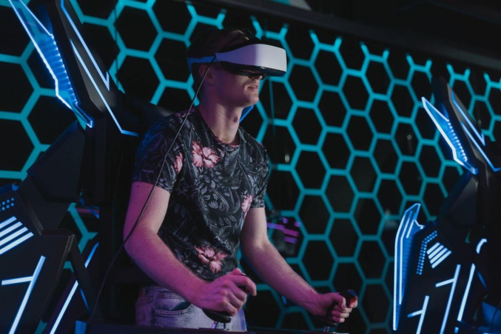 Rašytojai, kurių 8 pranašystės virto realybe jiems to nežinant. Virtualios realybės žaidimai