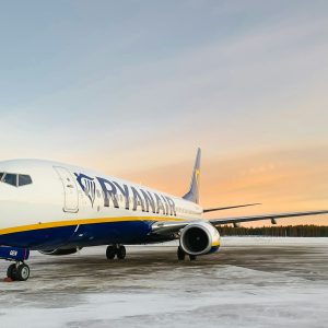 „Ryanair“ pelnas šoktelėjo dvigubai, o vasaros sezonas žada dar daugiau