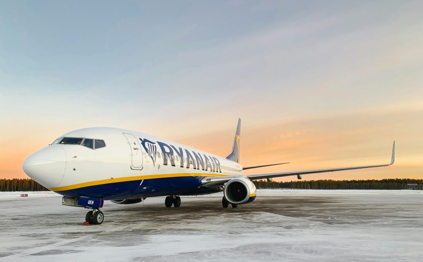 „Ryanair“ pelnas šoktelėjo dvigubai, o vasaros sezonas žada dar daugiau