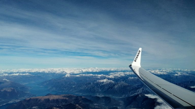 „Ryanair“ pelnas šoktelėjo dvigubai, o vasaros sezonas žada dar daugiau. Stabilumas kelianntis pasitikėjimą