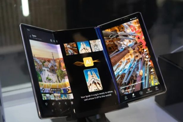 Samsung Galaxy tri-fold. Nuotraukos šaltinis: theverge.com