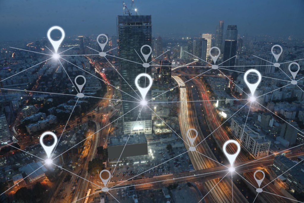 Šios technologijos pirmiausiai buvo išbandomos karinėje pramonėje. GPS sistema