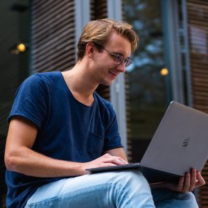 Skaitmeninis laisvalaikis: kaip technologijos keičia mūsų pramogų įpročius?